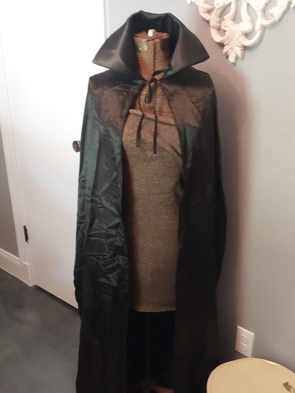 Spirit Black Collared Cape